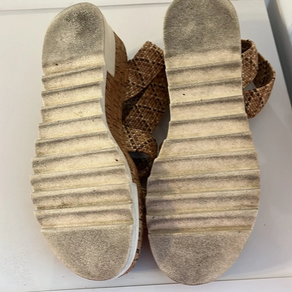 STEVE MADDEN PLATFORM SANDALS SIZE 7.5